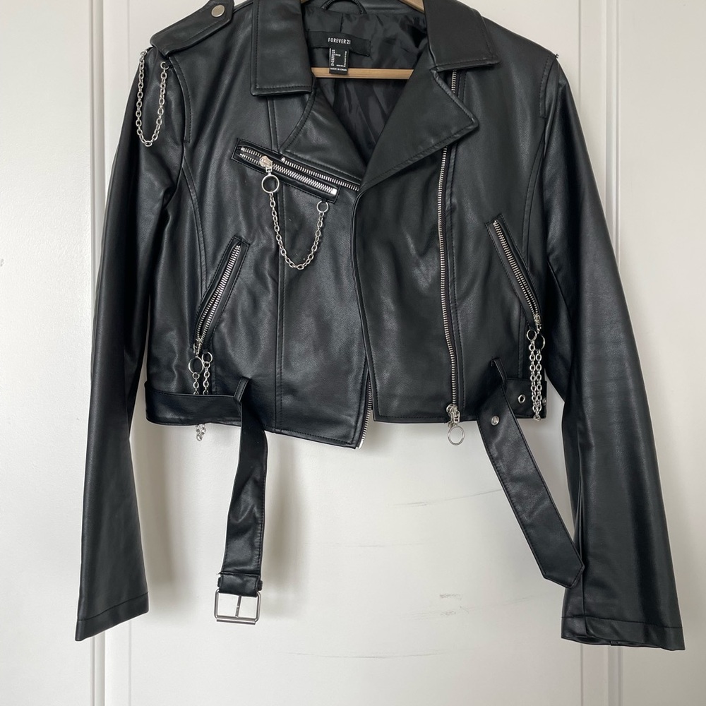 Forever 21 Biker Cropped Black Leather Jacket with Chain Details Small